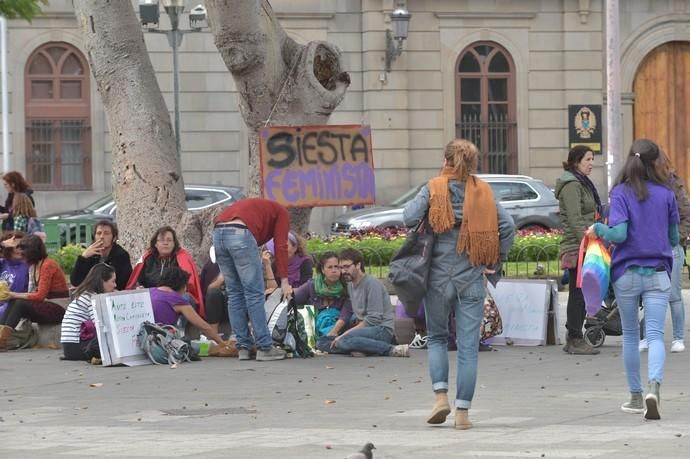 08-03-2019 LAS PALMAS DE GRAN CANARIA. Almuerzo, siesta y micrófono abierto feminista, en el parque de San Telmo. Fotógrafo: ANDRES CRUZ