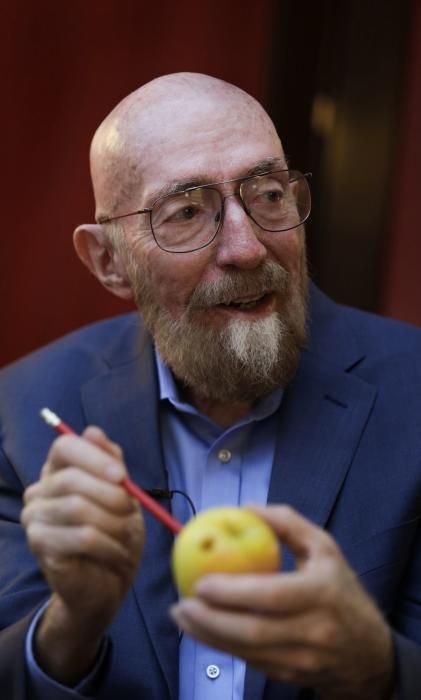 Amador Menéndez y el el premio “Princesa de Asturias” de Investigación Kip Thorne hablan de ciencia