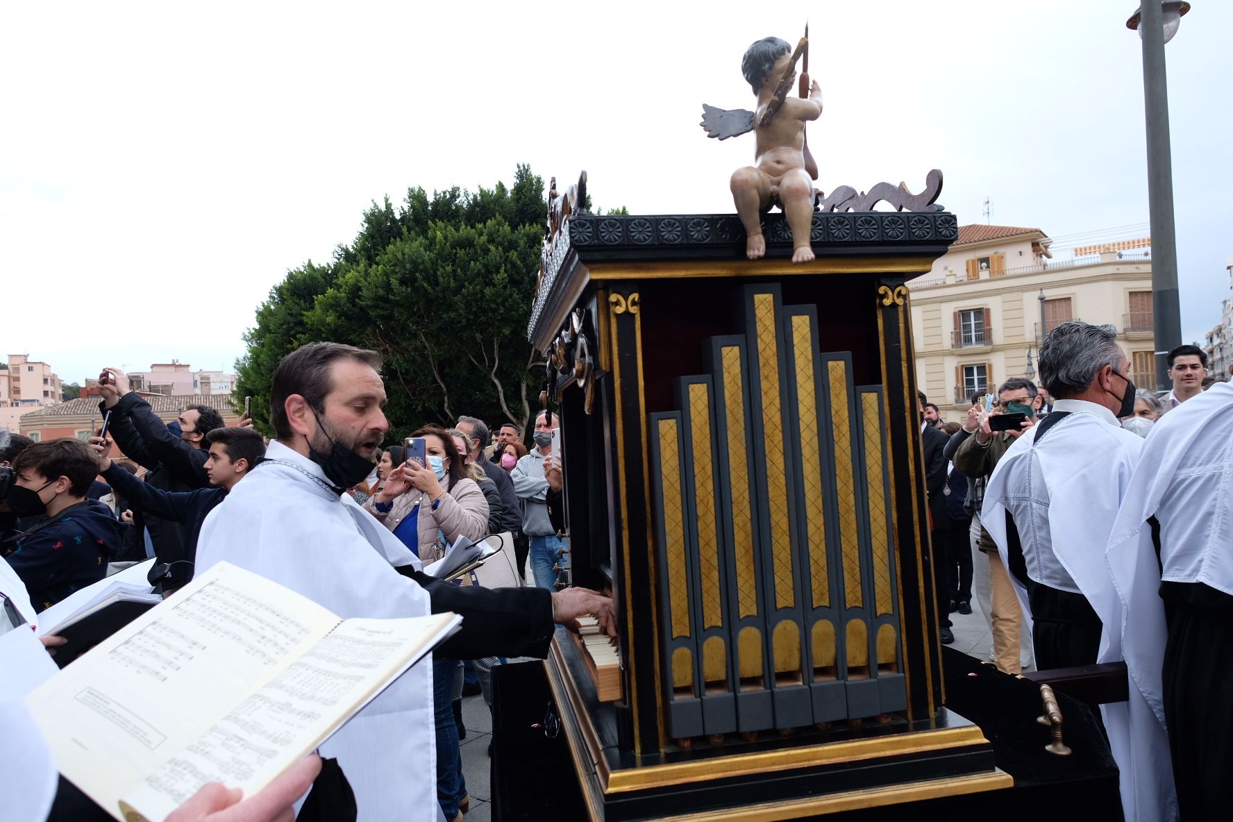 En la Basílica de la Victoria, la quinta estación, el Señor de la Humildad, con la imagen de Jesús condenado a muerte por Pilato