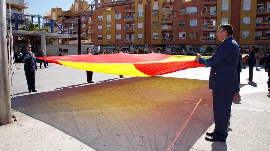 Alcantarilla homenajea  la bandera