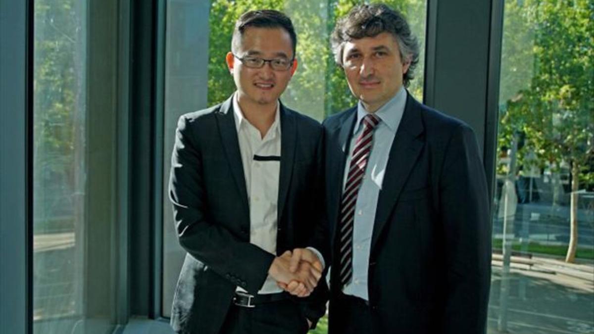 Jiang Lizhang y Gino Pozzo rubricaron el acuerdo