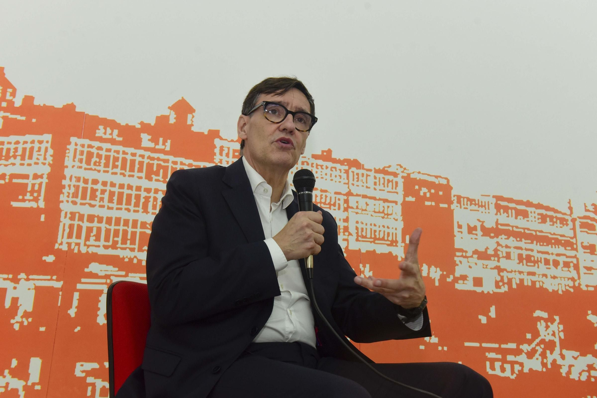 Salvador Illa se reúne con militantes en la sede del PSOE en A Coruña