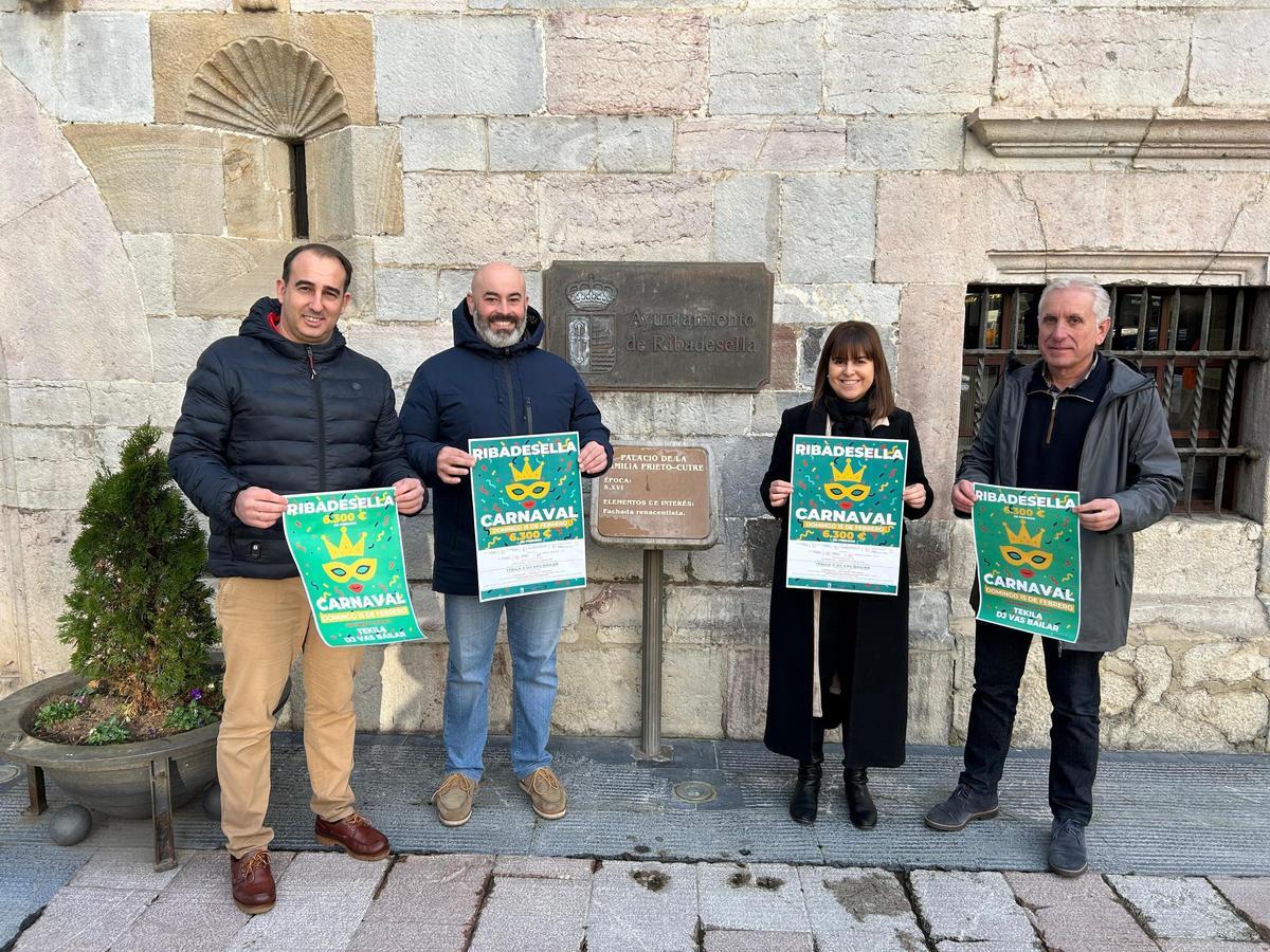 Presentación del Carnaval de Ribadesella; por la izquierda, los concejales Pablo García, Paulo García, Leticia Cué y Santiago Traviesa.