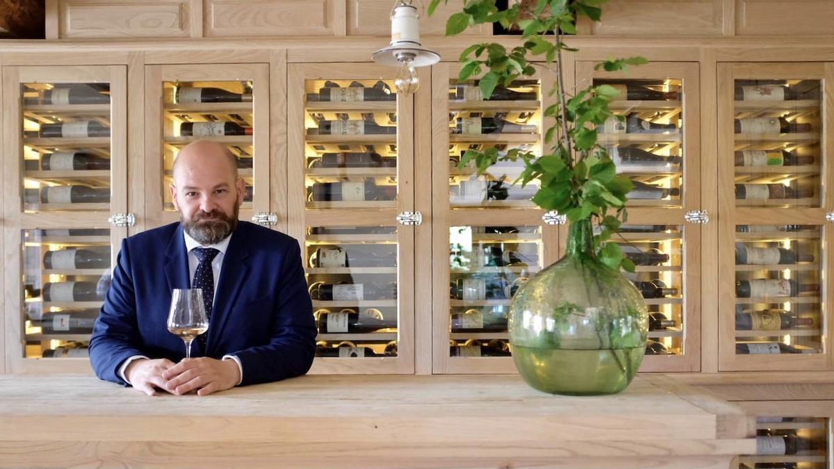 Juan Luis García, sumiller del restaurante Casa Marcial, elige siete sidras.