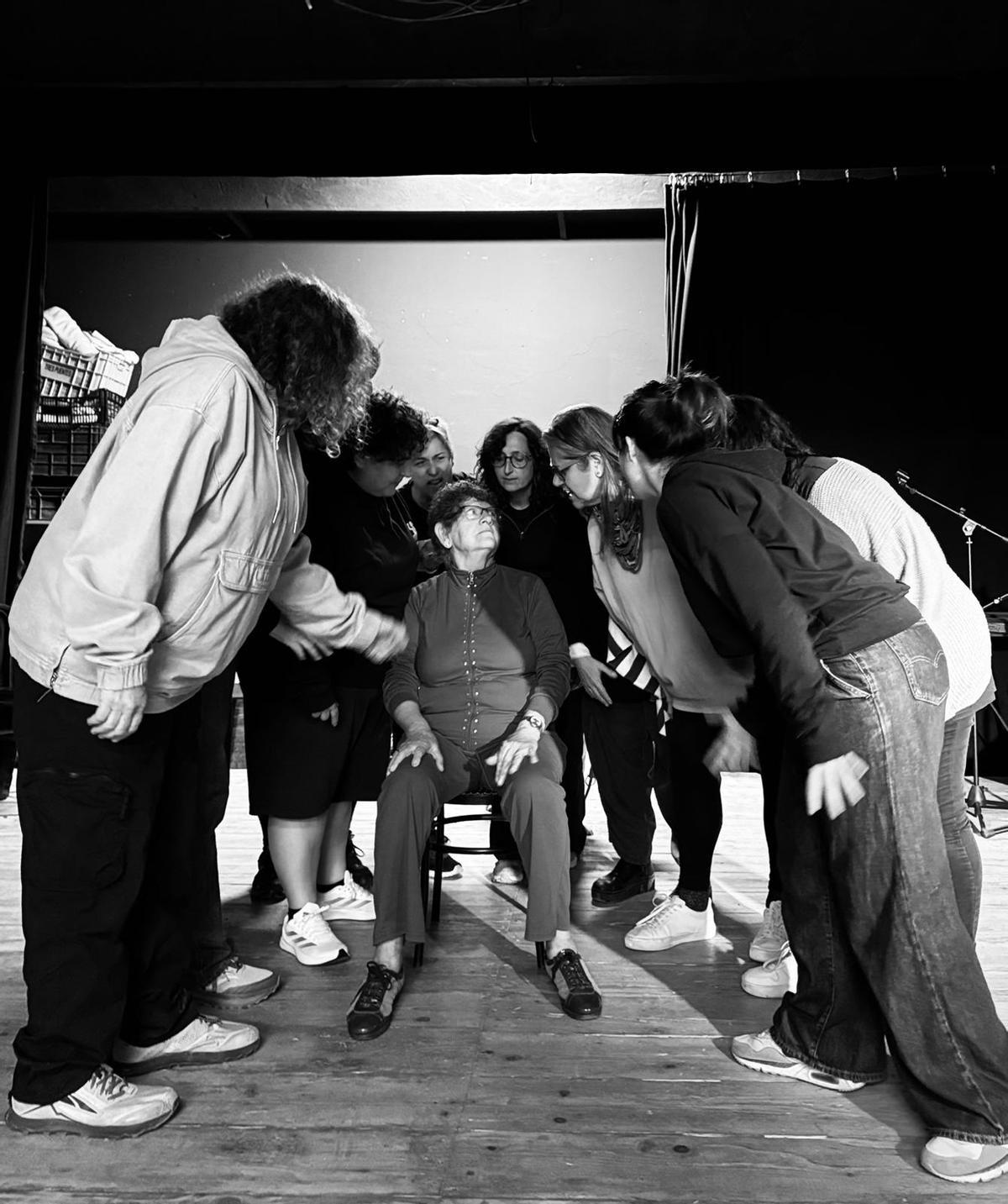 L'obra encoratja i empodera les víctimes de la violència masclista