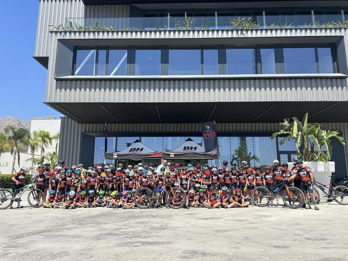Los integrantes del campus Coloma Bike CLub.