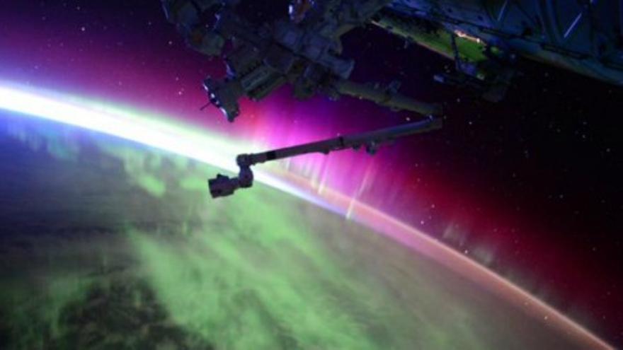 Así se ve una aurora boreal desde el espacio