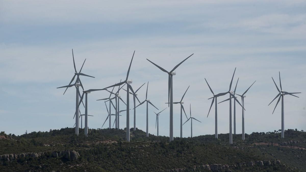 Un grup de molins de vent en un parc eòlic  de Catalunya.  | MIREIA ARSO