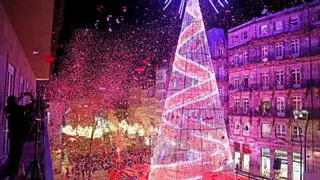 Vigo enciende la Navidad del mundo con "el árbol más brillante de la historia"