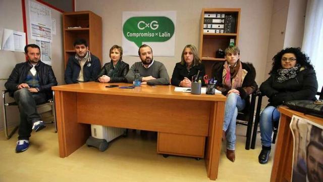 José Manuel Fernández Taboada, Tomás Vilariño, Teresa Varela, Rafael Cuiña, Katia Procino, Ana Belén Mariño y Amparo Fernández Reboredo, ayer, en la sede de CxG. // Bernabé/Gutier
