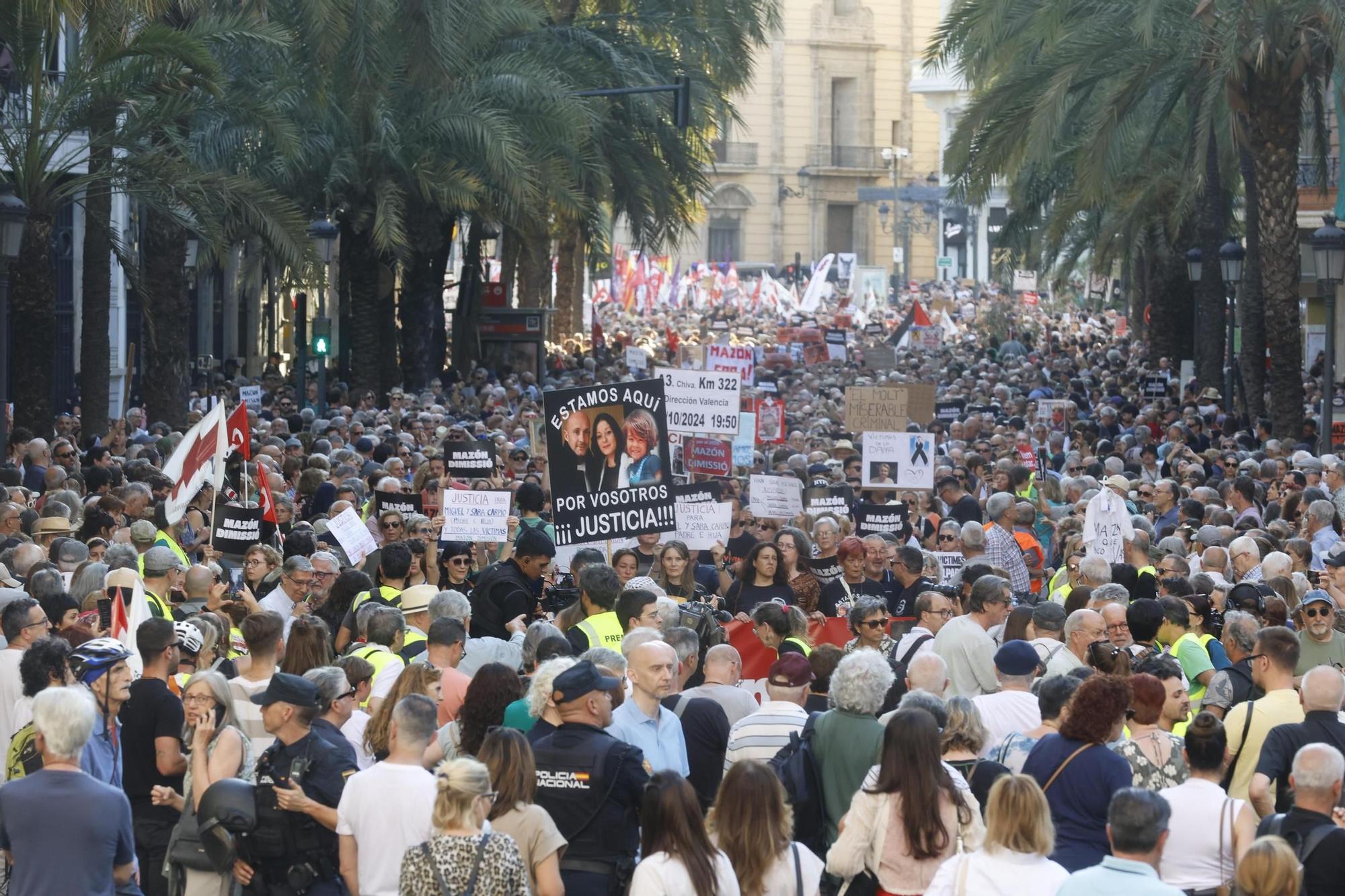 Familiares de las víctimas y afectados por la dana encabezan la manifestación del 29-M