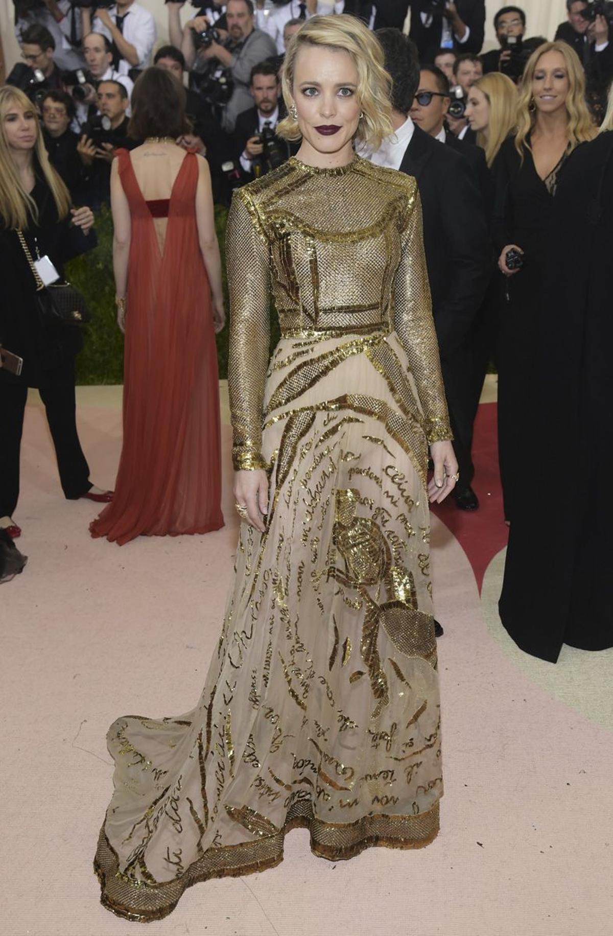 Rachel McAdams con vestido de Valentino en la Gala Met 2016