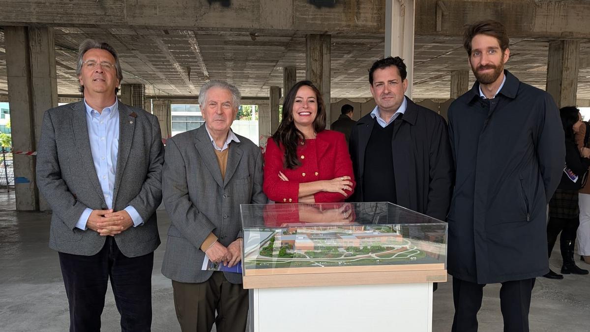 Javier López, Felipe Romera, Alicia Izquierdo, Miguel Muñoz y José Rodríguez, en la presentación de las obras del edificio de Kadans en el PTA de Málaga.
