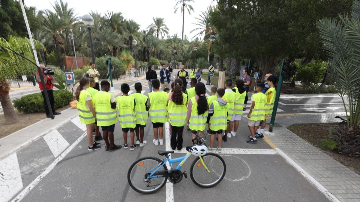 Escolares que acudieron este jueves al Parque Infantil para asistir al programa internacional.