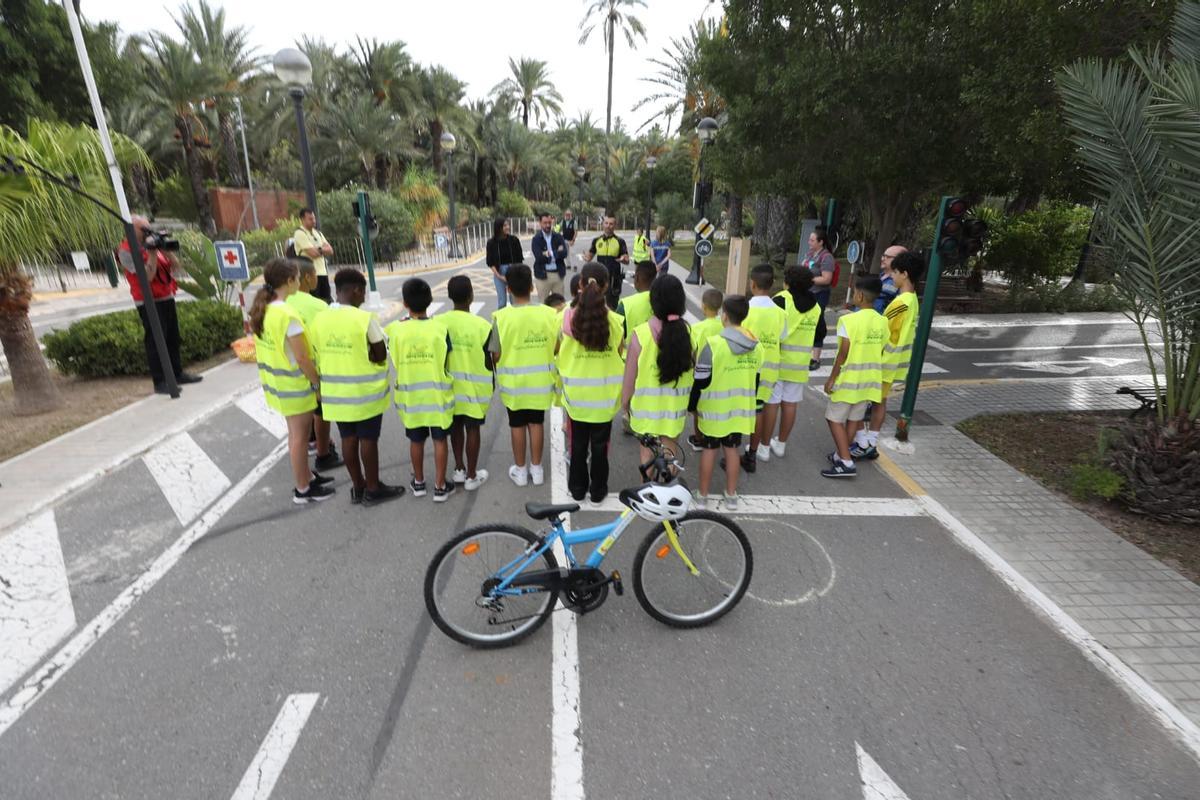 Escolares que acudieron este jueves al Parque Infantil para asistir al programa internacional.
