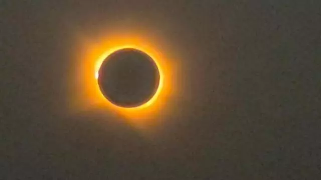 Vídeo: La espectacular imagen de Penyagolosa durante el eclipse