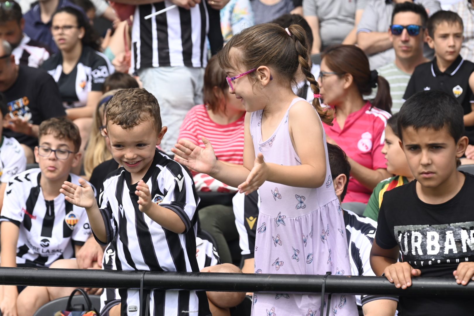 Galería de fotos: La afición lleva en volandas al CD Castellón