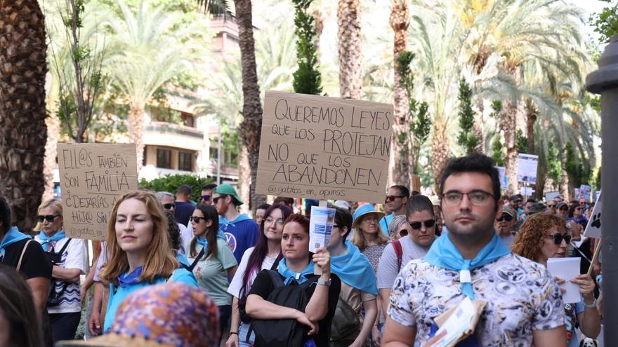Más de 200 personas alzan la voz contra la regulación del medicamento veterinario en Alicante