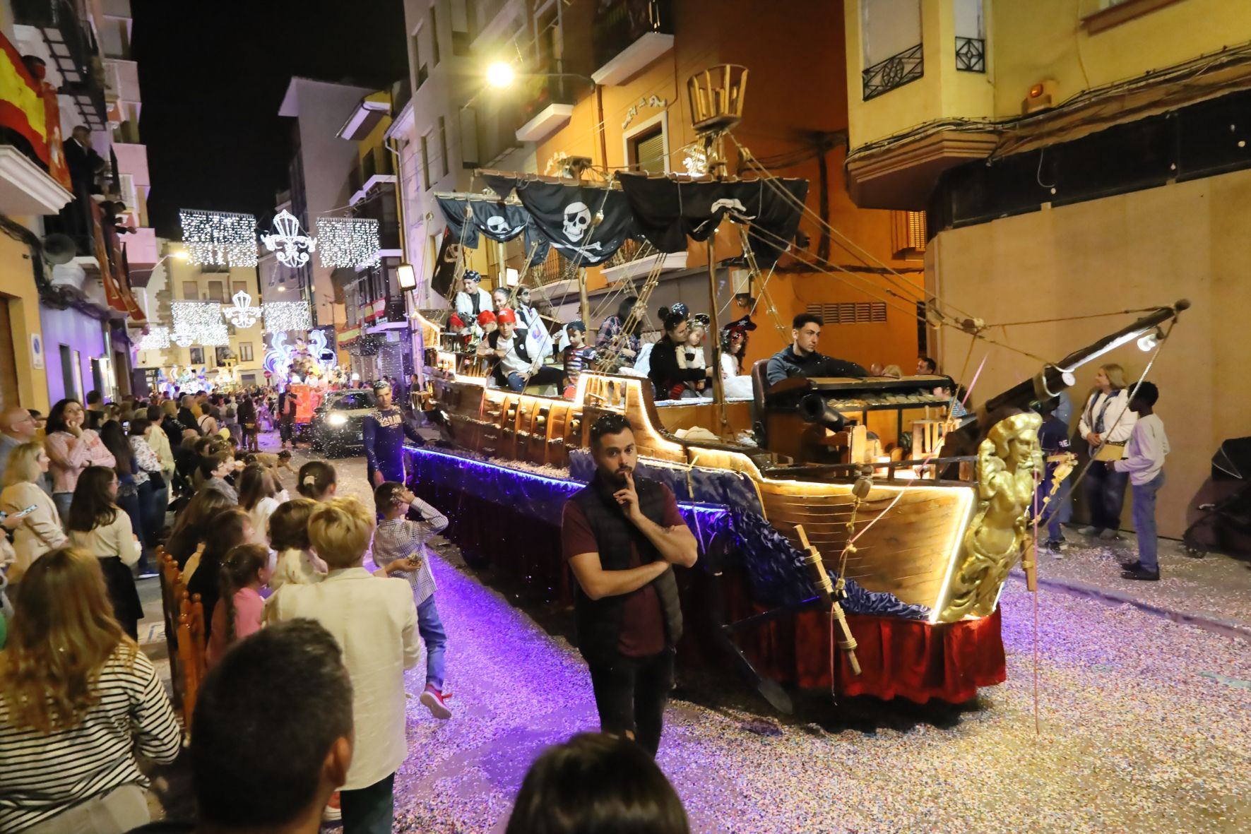 Todas las fotos del colorido desfile de carrozas de la Fira d'Onda