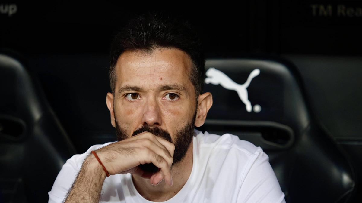 Carlos Corberán, lógicamente, preocupado por los continuos problemas físicos que merman a su equipo