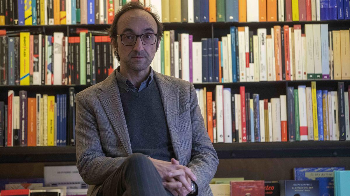 Agustín Fernández Mallo: " Un libro sobre el amor siempre es pertinente porque trata de un tema universal"