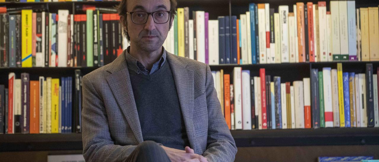 Agustín Fernández Mallo: " Un libro sobre el amor siempre es pertinente porque trata de un tema universal"