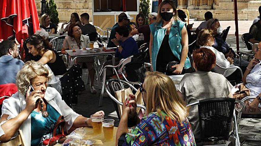 Ambiente en Porlier, ayer al mediodía. | Luisma Murias