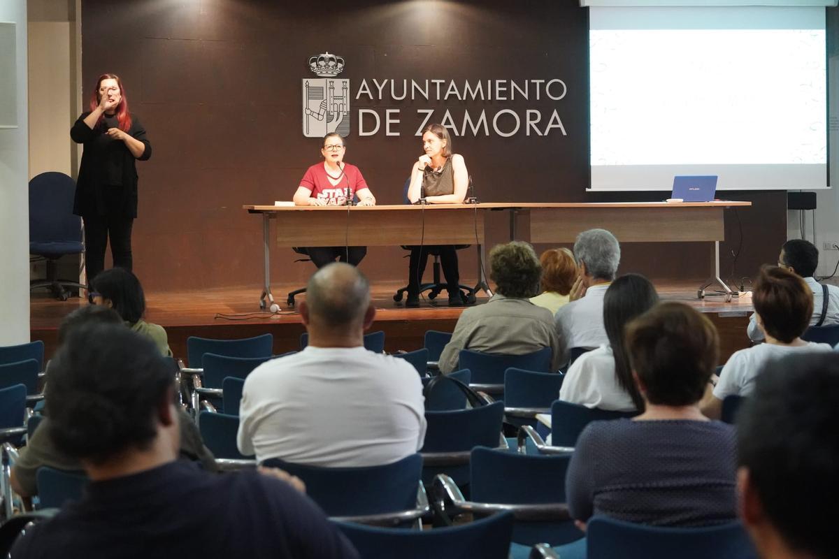 Conferencia de  Almudena Martín Castro