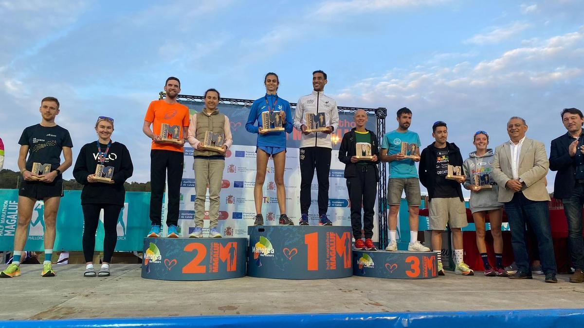 Podio masculino y femenino de la media maratón