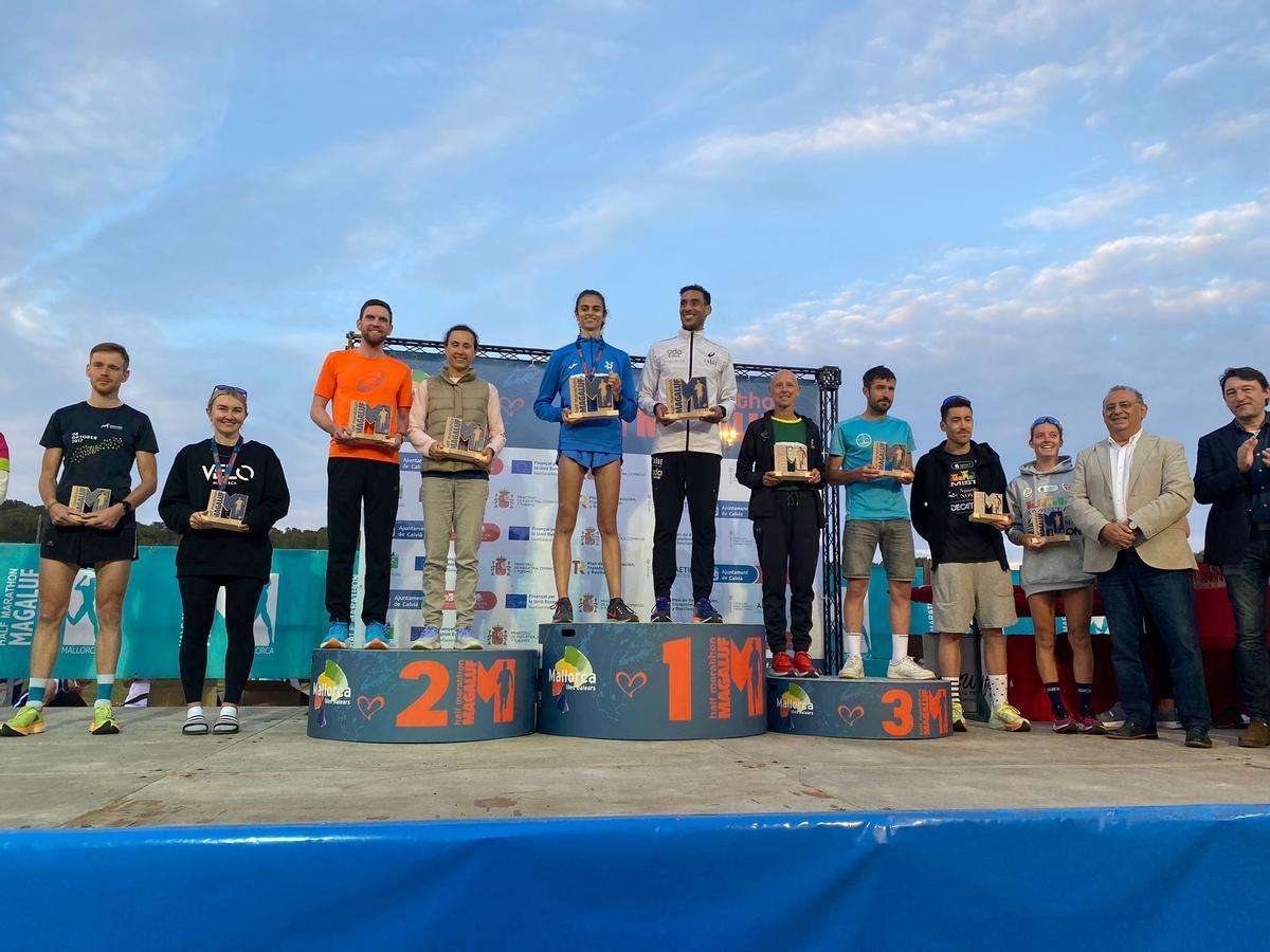 Podio masculino y femenino de la media maratón