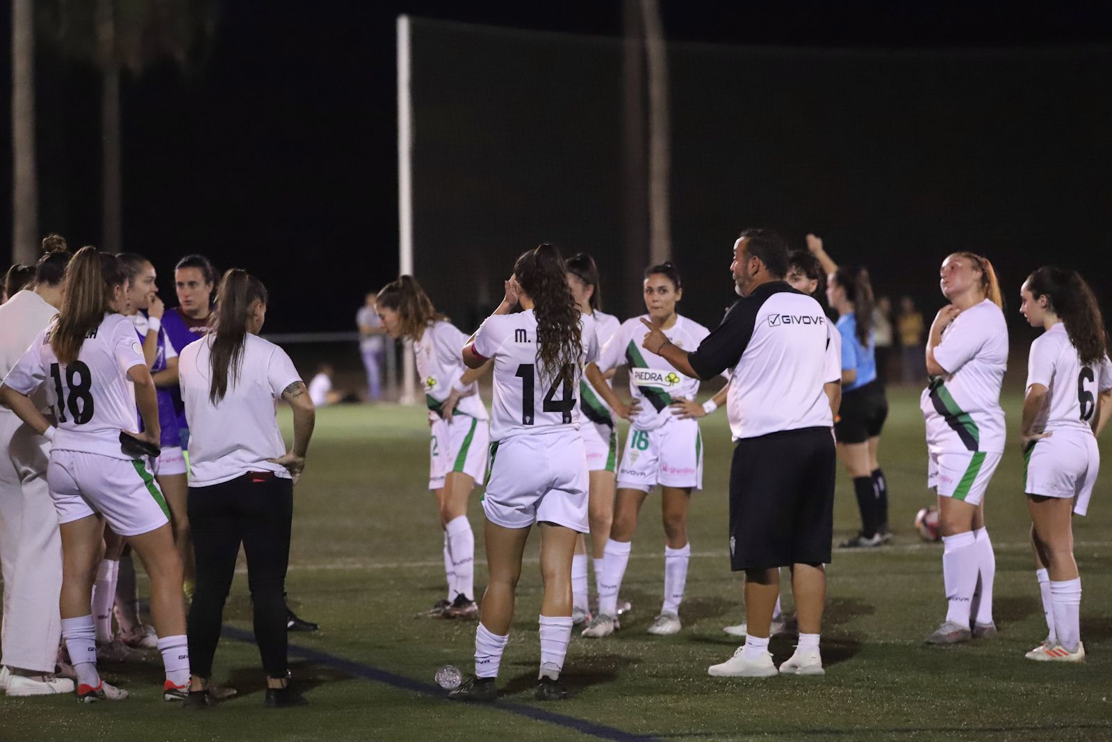 La eliminatoria de la Copa de la Reina de fútbol entre el Córdoba CF y el Juan Grande en imágenes