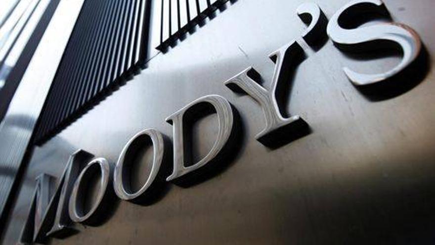 Moody&#039;s rebaja la nota de 28 entidades españolas