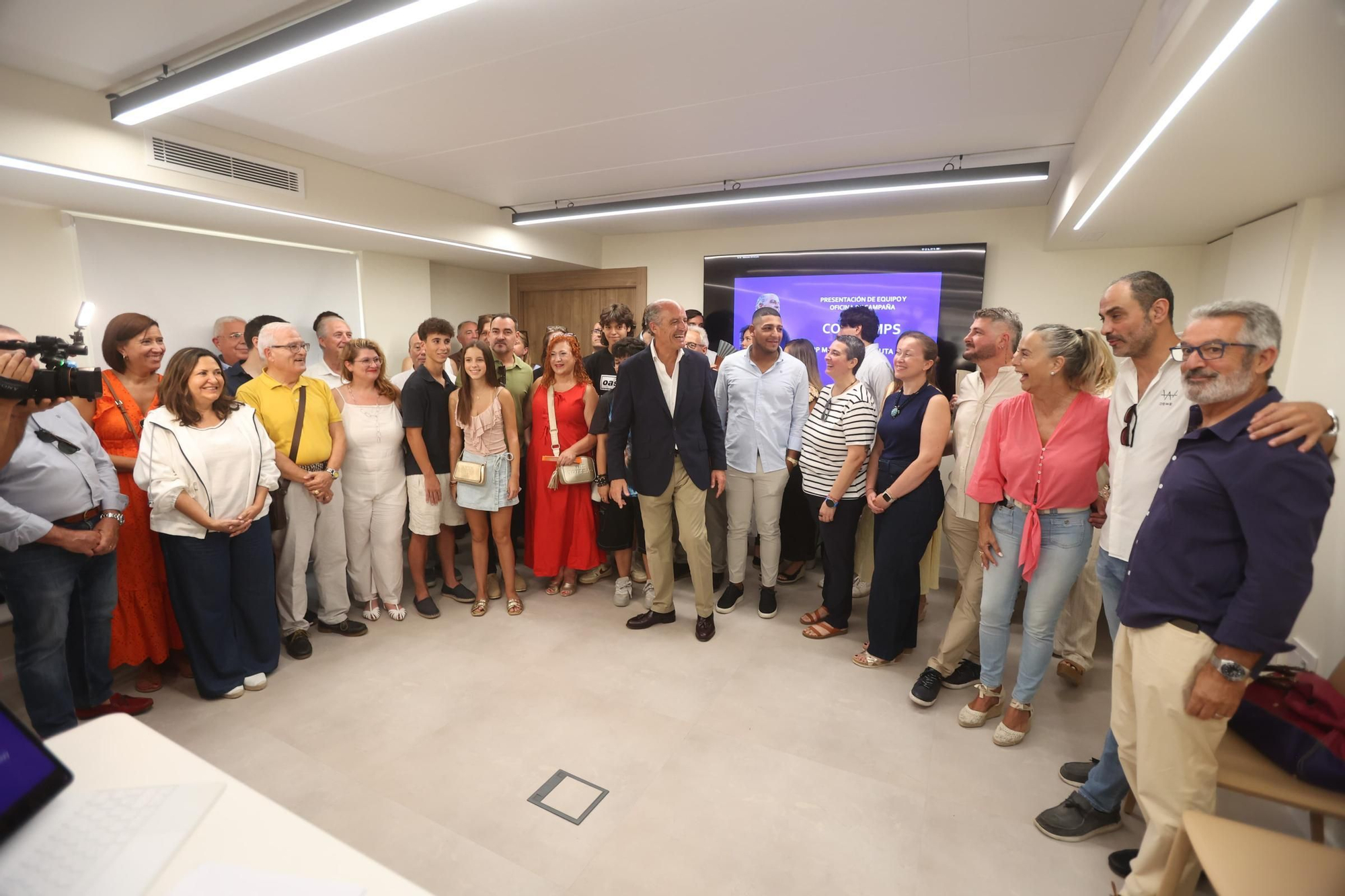 Francisco Camps presenta su campaña y su equipo en Alicante