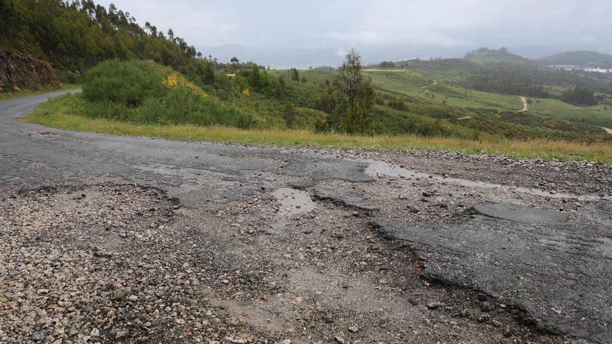 Baches y maleza: los principales accesos a Xiabre están en mal estado