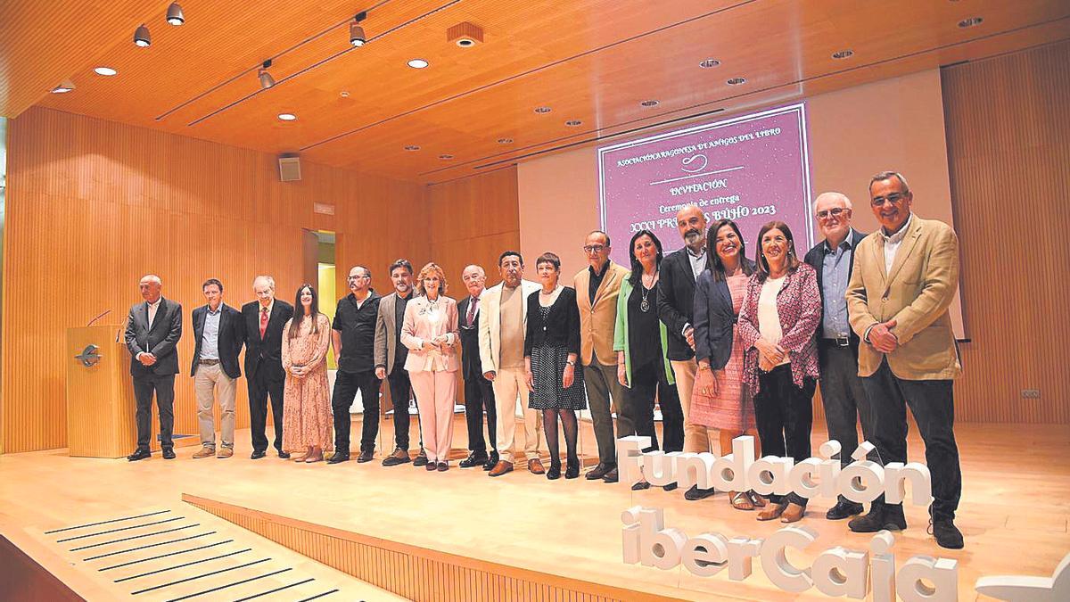 Foto de familia con todos los premiados, este martes en la sede de Ibercaja.