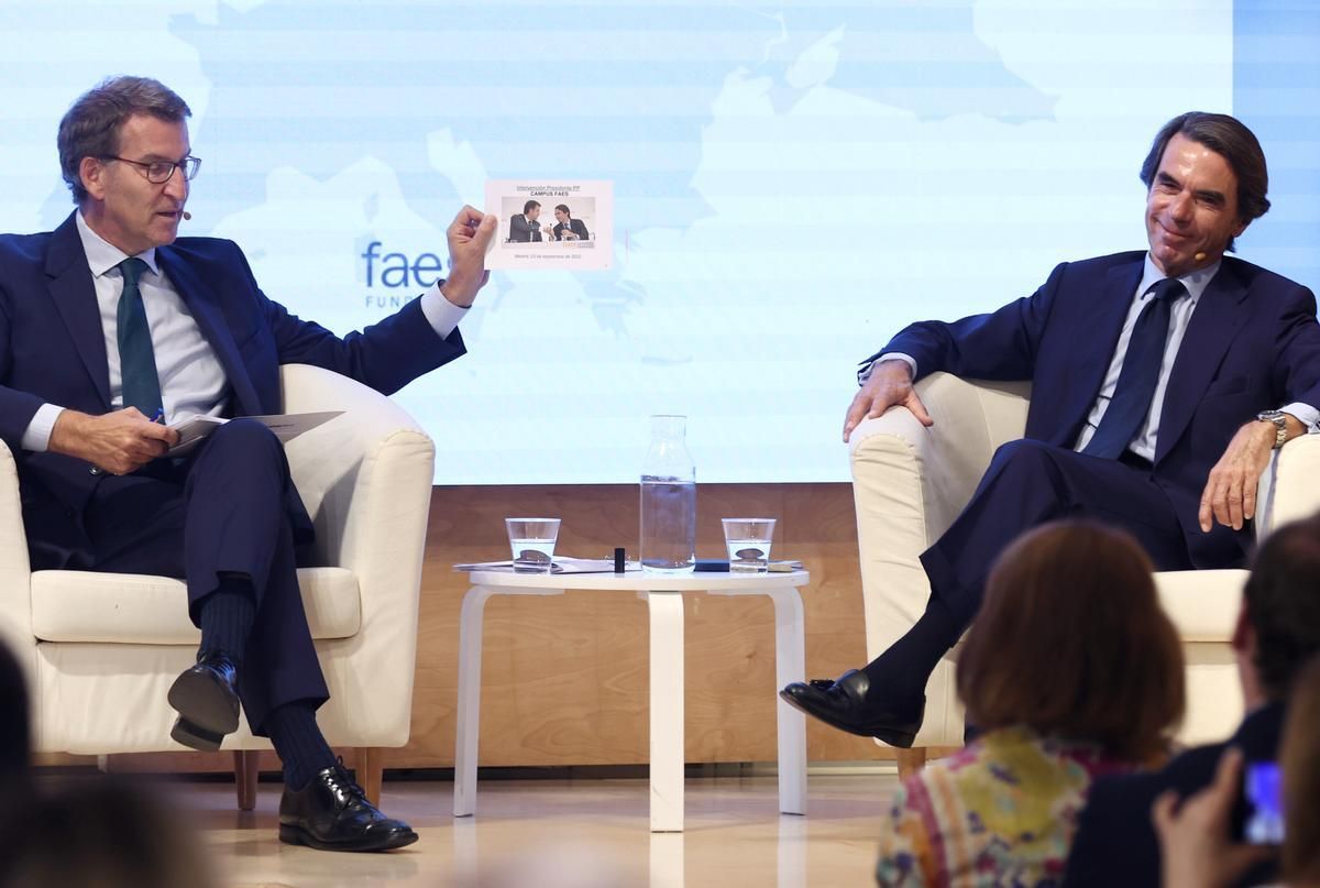 El líder del PP, Alberto Núñez Feijóo, con el expresidente del Gobierno y dirigente de Faes, José María Aznar.