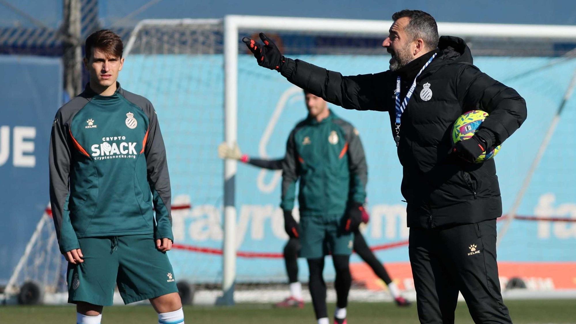 Diego Martínez, en un entrenamiento de esta semana junto a Denis Suárez.