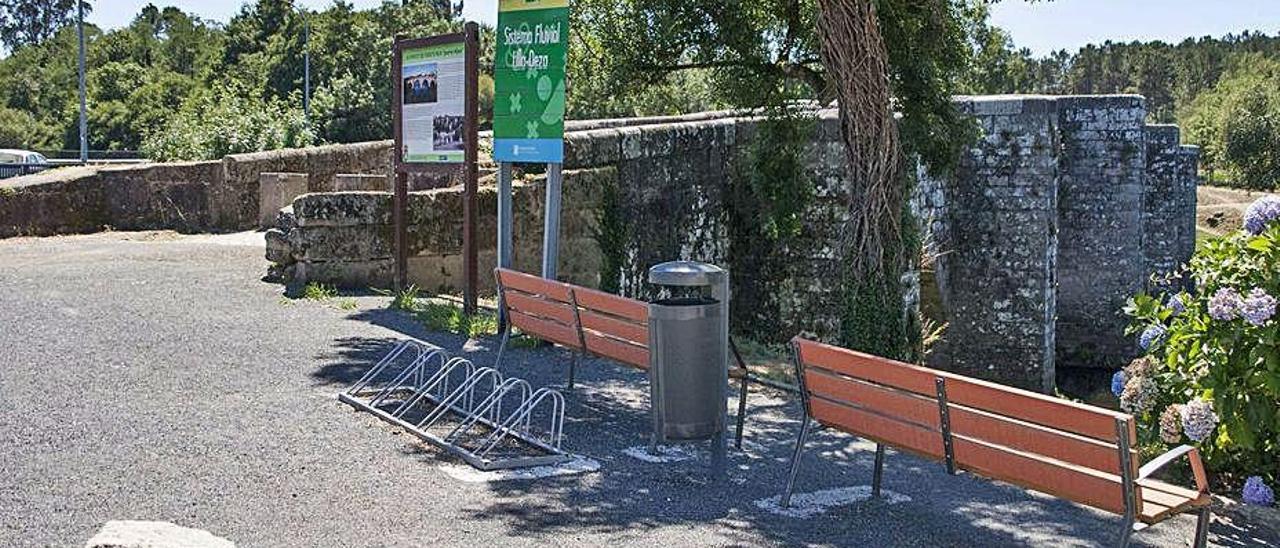 Una vista actual del puente de Pontevea, declarado BIC en 2017, desde la orilla estradense.