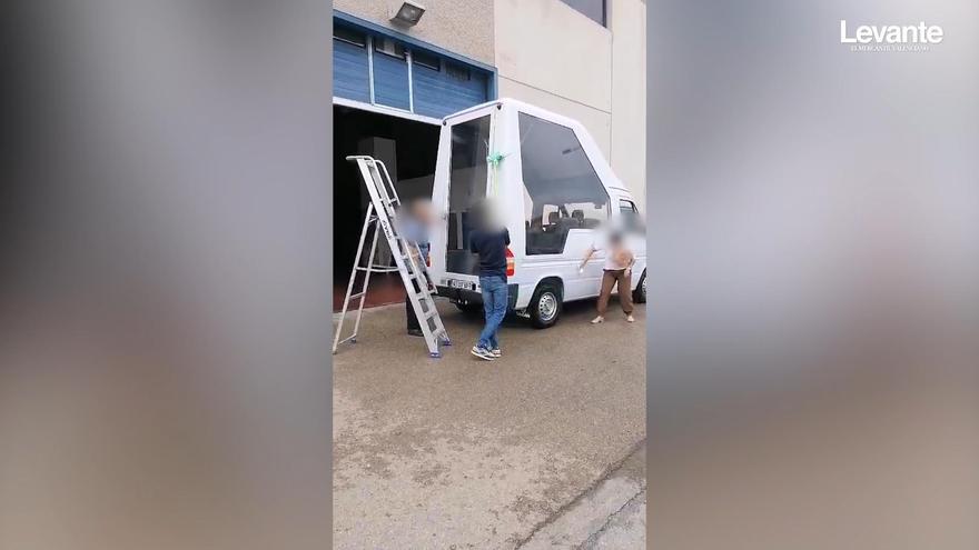 El "Senyeramóvil" se prepara ante la amenaza de lluvia en la procesión cívica del 9 d'Octubre