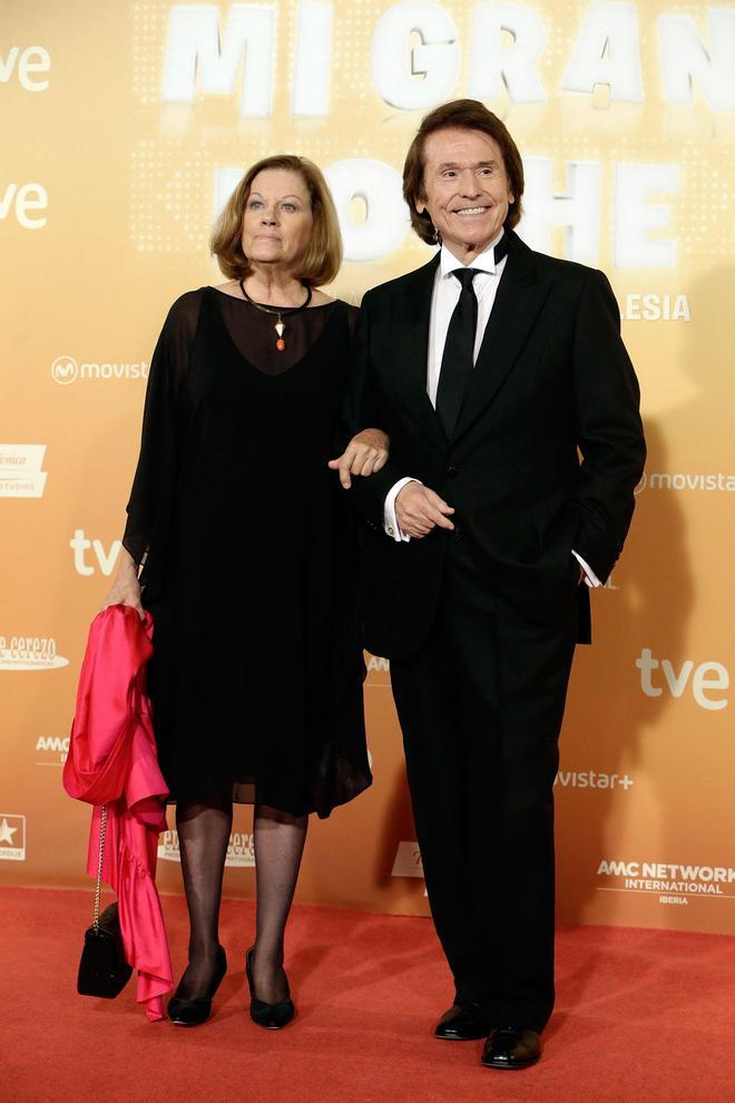 Natalia Figeroa y Raphael en el estreno de 'Mi gran noche'