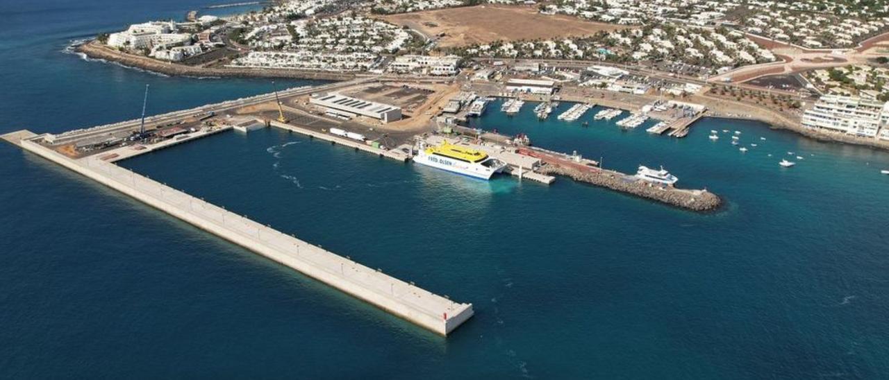 Imagen aérea de la ampliación del puerto de Playa Blanca. | |