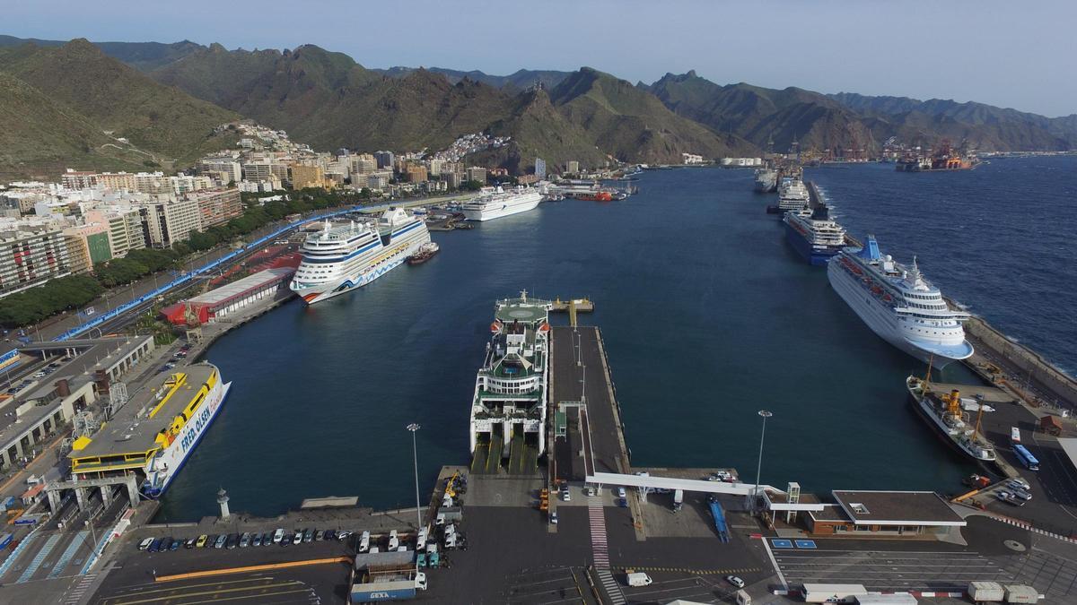 Puerto de Santa Cruz de Tenerife.