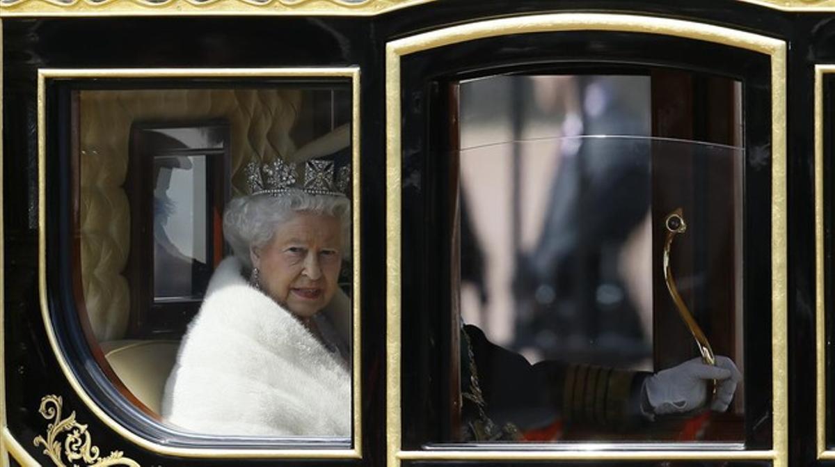 La reina Isabel II, de camí a Westminster. La reina Isabel II, de camí a Westminster.