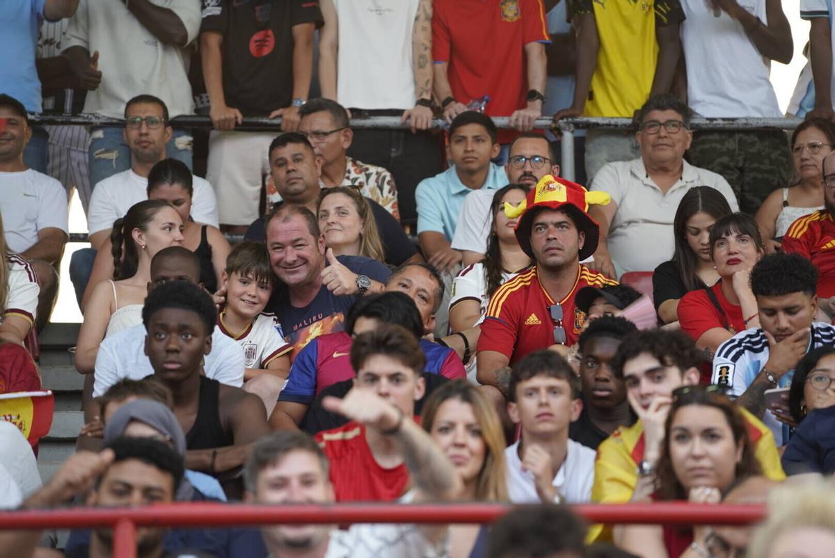 Busca't a les imatges del partit de la final del mundial a l'estadi del Nou Congost