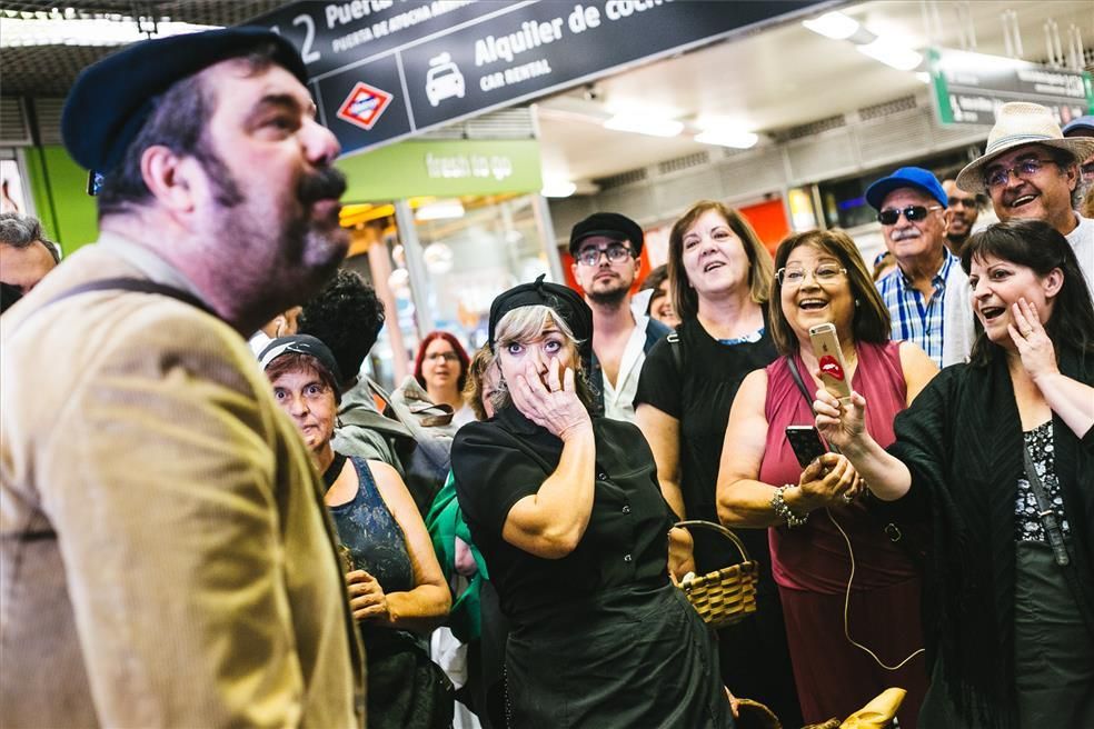 'Milana bonita' reivindica un tren digno para Extremadura en la estación de Atocha en Madrid