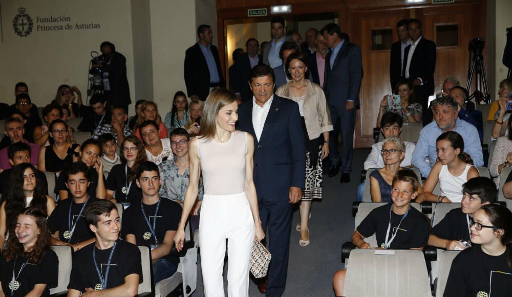 La Reina inaugura en Oviedo los cursos de verano de la Fundación