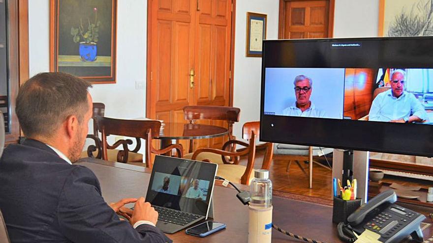 Un momento de la reunión entre los tres presidentes insulares.