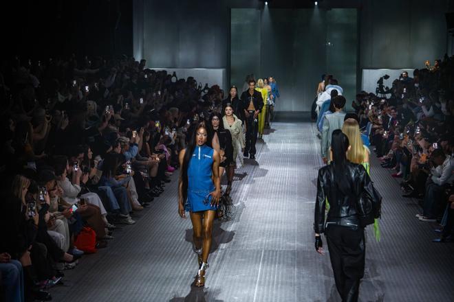 El desfile de Dominnico, el diseñador que ha vestido a Rosalía y Beyoncé, en la 080 Fashion Barcelona