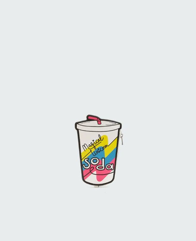 Monedero con forma de refresco de Pull & Bear
