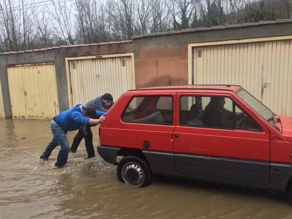 Tiempo en Asturias: Las espectaculares imágenes de las riadas, argayos e incidencias del temporal